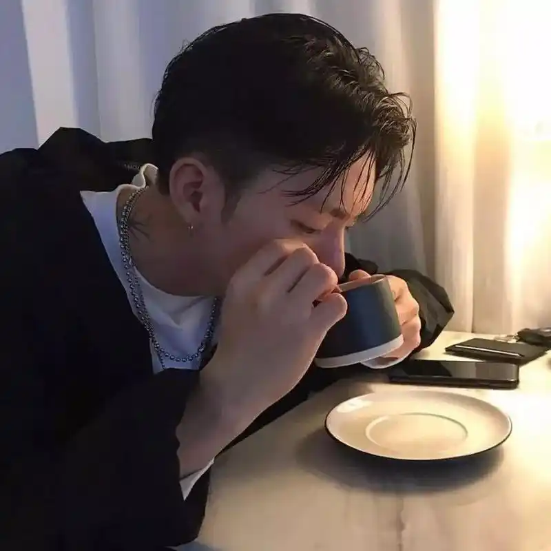 男生头像 | 愿生活不拥挤