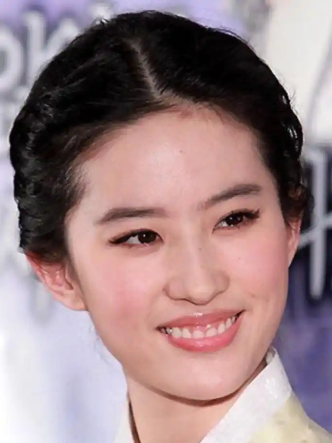 刘亦菲另外一个颜值bug就是笑露牙龈