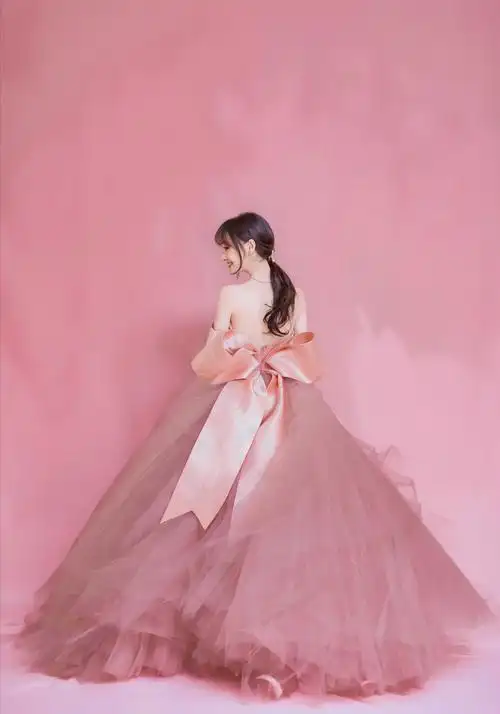 以粉色蝴蝶结纱裙亮相的郑爽.#周震南粉丝图#整个现场可谓炸裂!