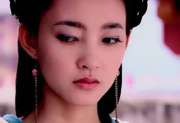 原创原创素颜女神王丽坤出道16年出演五十部作品如今混成陪衬