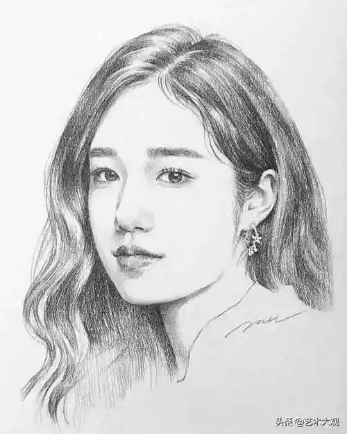 少女铅笔手绘 | 韩国插画师果戈人像素描专辑