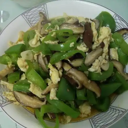 一宝妈妈1做的香菇鸡蛋炒菜椒