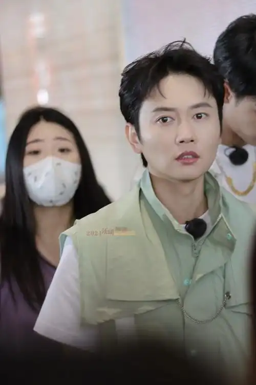 德云团综全员好敢立flag##孟鹤堂说得不到夸奖就直播吃鲱鱼罐头