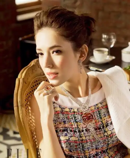 混血美女五官神似林心如,曾和阮经天交往8年,现在过成这样!