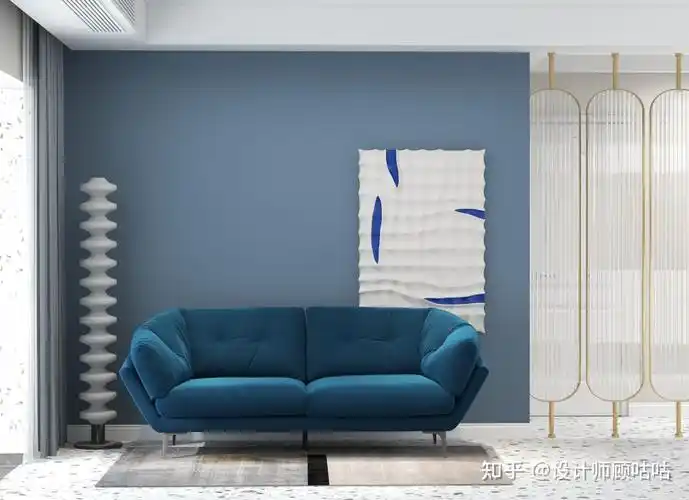 请问这种蓝灰色背景墙搭配什么颜色沙发好看