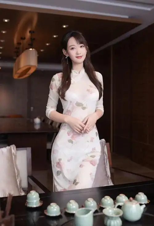 女人最美的季节一袭旗袍穿在身上优雅又不失清凉感真香