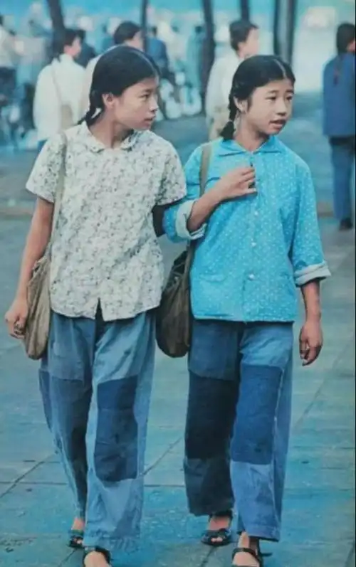 老照片一袭粉红色连衣裙的林青霞八十年代的必备彩礼三大件