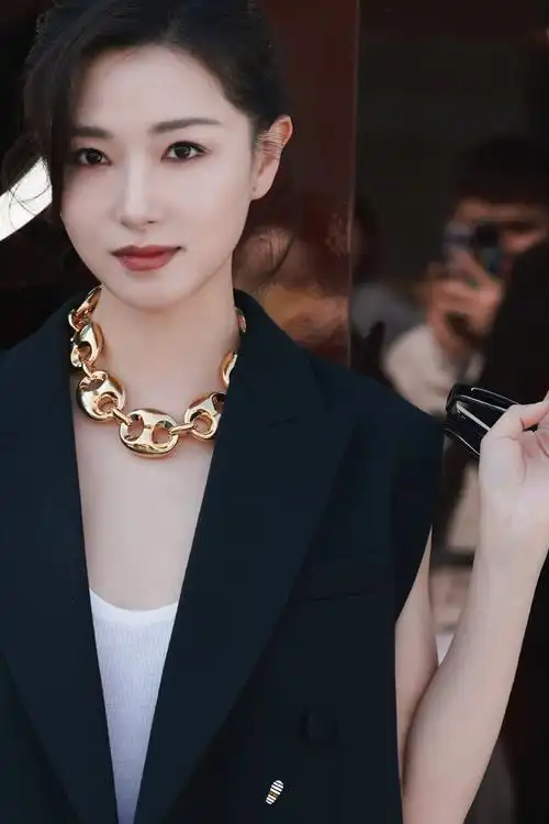 万茜大佬出街造型#    99烫知识:  (待编辑77微博推广02永远的