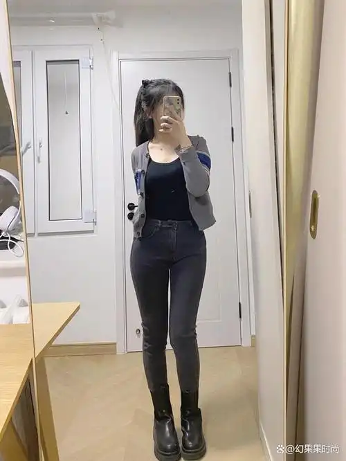 小脚裤配什么鞋子好看?这是很多女生在穿搭时都会遇到的问题.