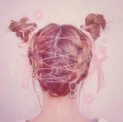 女生背影唯美图片发型设计风格丸子头双粉红