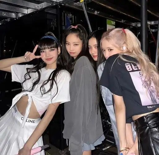 blackpinklisa与yg续约有分歧其余三名成员已经顺利续约