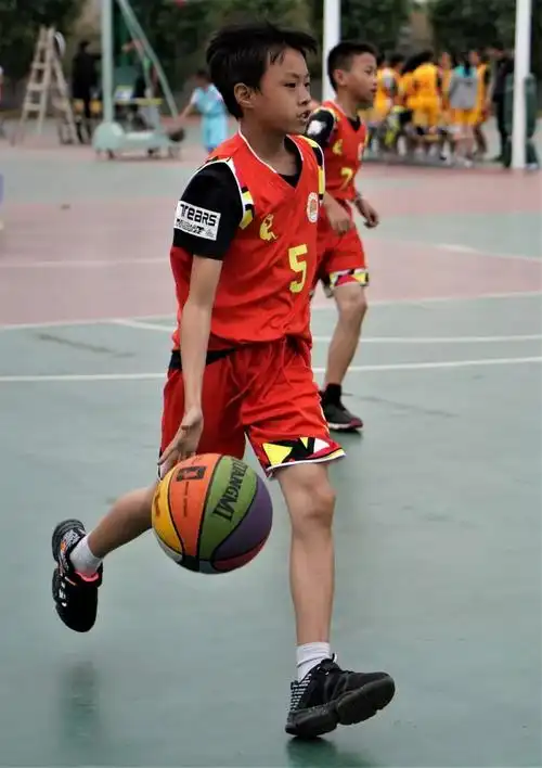 2018狂迷杯小学生篮球联赛精彩图集这帮篮球少年活成了最燃的故事