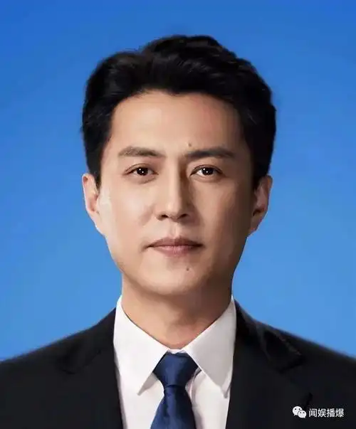 冷知识:靳东,国家一级演员,中国煤矿文工团副团长,民盟北京市委副主委