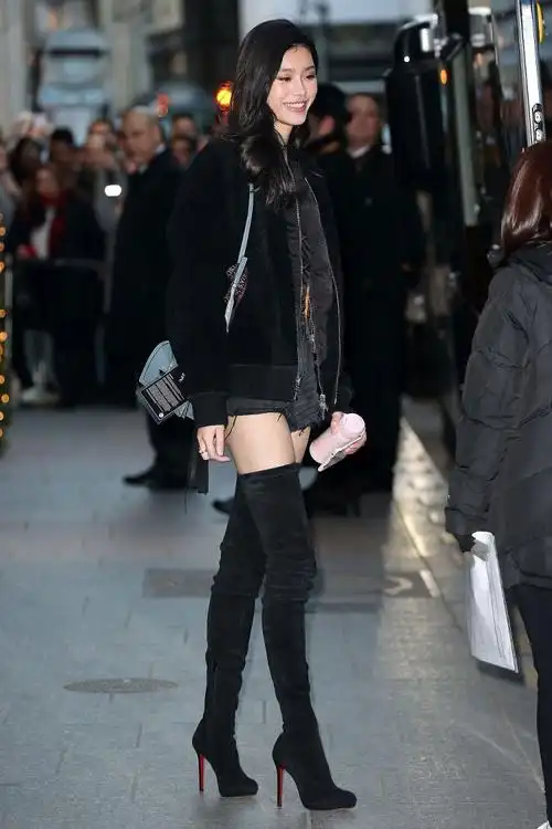 9位女星的过膝长靴造型,哪个最诱人?