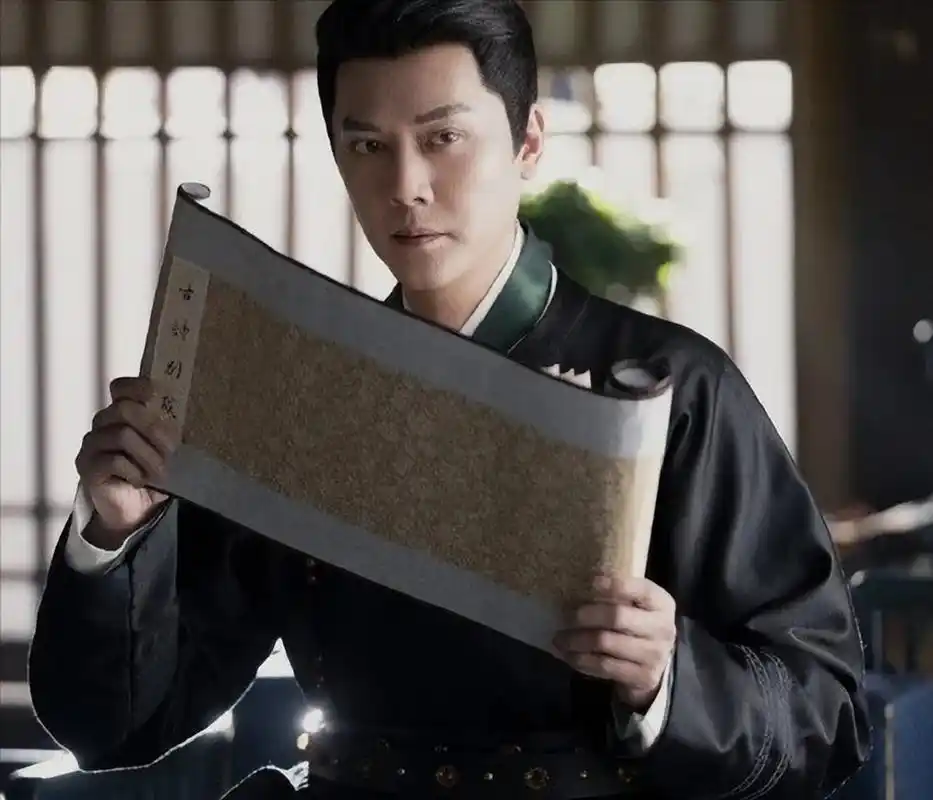 听说在《灼灼风流》里,冯绍峰演了一个超级帅气的定王!
