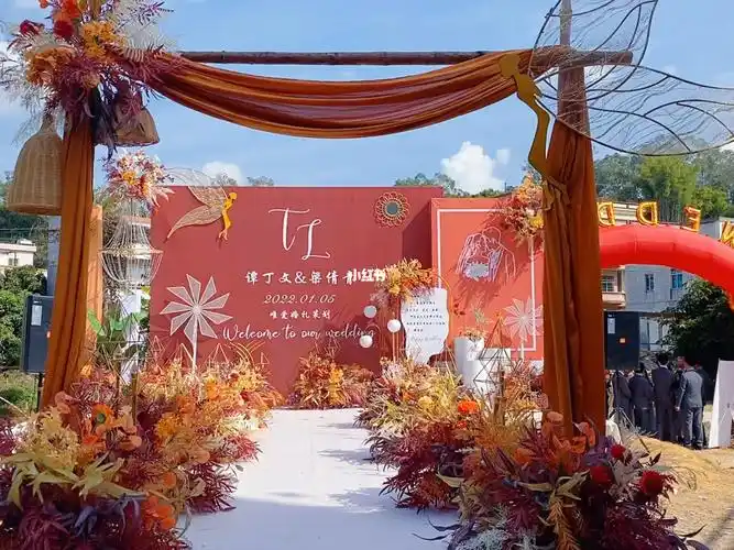 户外婚礼舞台布置