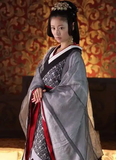 《倾世皇妃》林心如戏里戏外服装造型大盘点(组图)