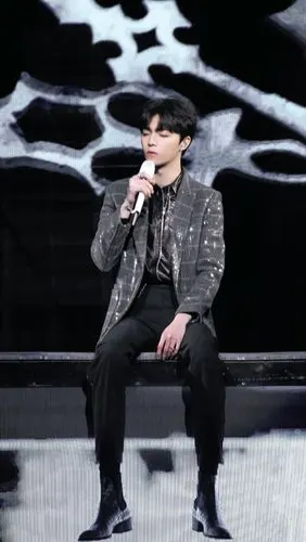 陈立农壁纸认真干自己喜欢的事最帅气