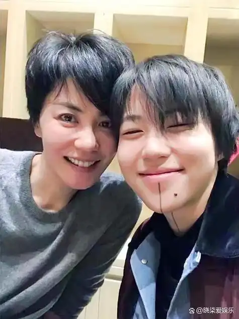 窦靖童被爆与女友在国外偷偷完婚,同性恋的婚姻,王菲会怎么看?