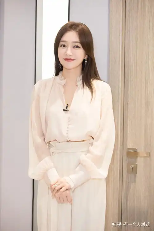 秦岚活动现场美腿生图玉足原图超好看的女明星壁纸图片高清美女细高跟