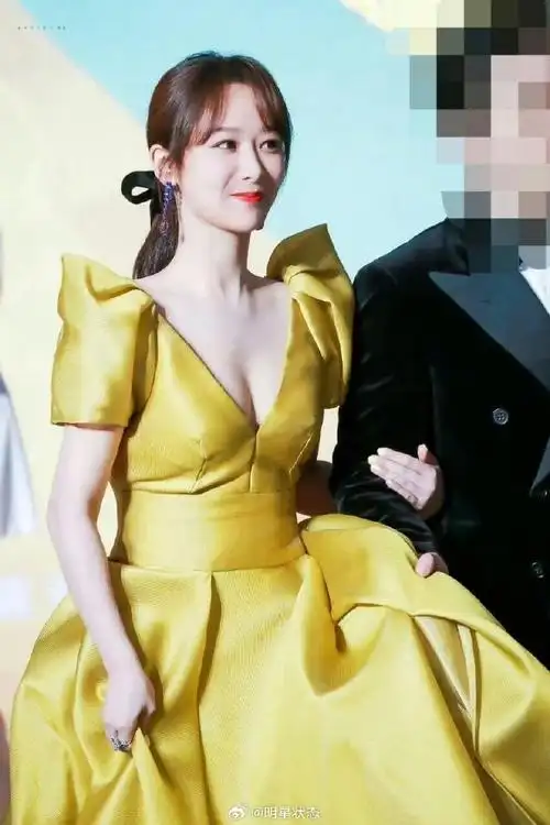 杨紫也开始走性感路线了吗?