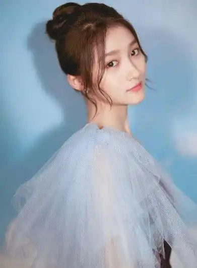 关晓彤的天鹅颈已经够惊艳直到看见鹿晗的锁骨网友坐不住啦