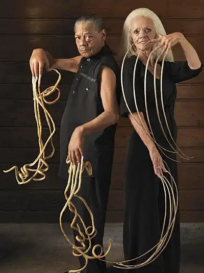 美国老妪痛失纪录指甲最长达到853米