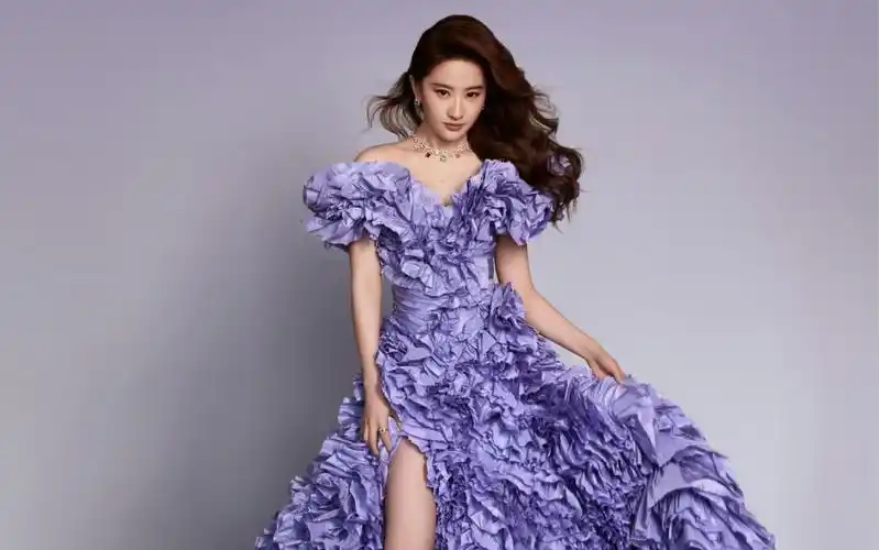 刘亦菲与于适配音迪士尼新片,预告片曝光,紫色公主裙超美