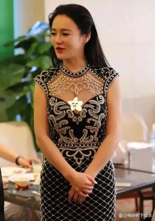 冉莹颖的情绪化与"拳王"邹市明的名气"变现"