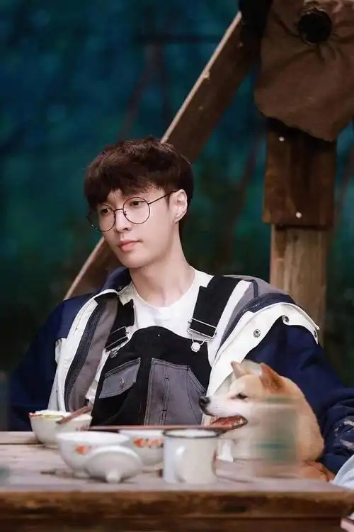 张艺兴《向往的生活》化身"气氛担当" 承担掌勺重任大秀厨艺