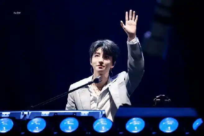 王俊凯工作室 多发爱看