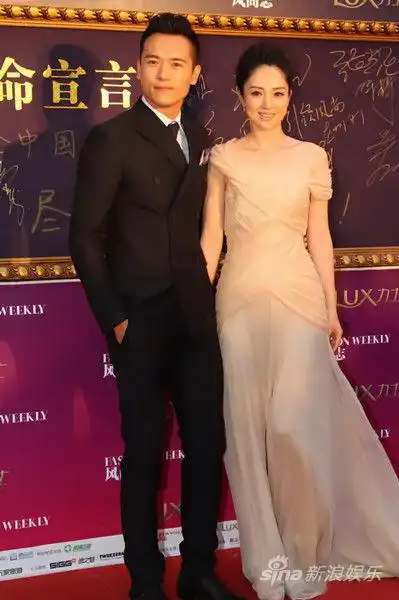 高云翔董璇亮相风尚志魅力情侣秀爱(图)