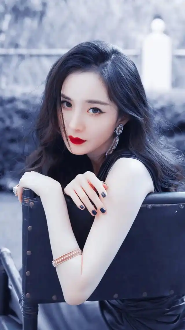 明星穿搭#杨幂穿什么衣服都好看!