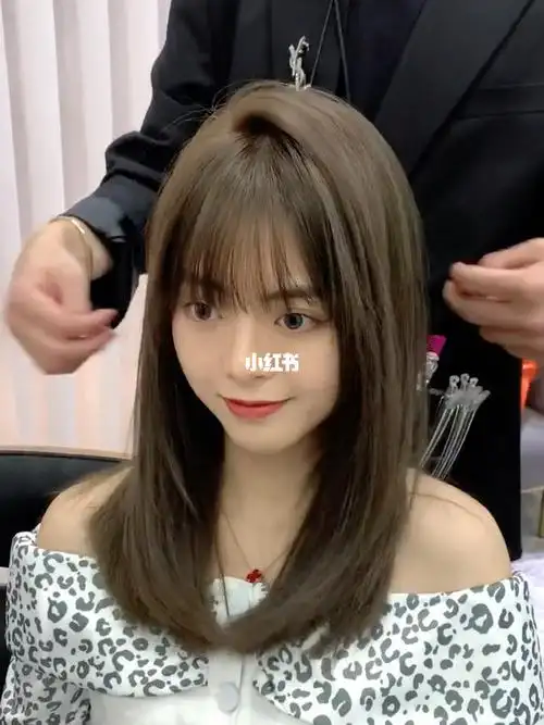 2021年减龄法式刘海女生长发发型