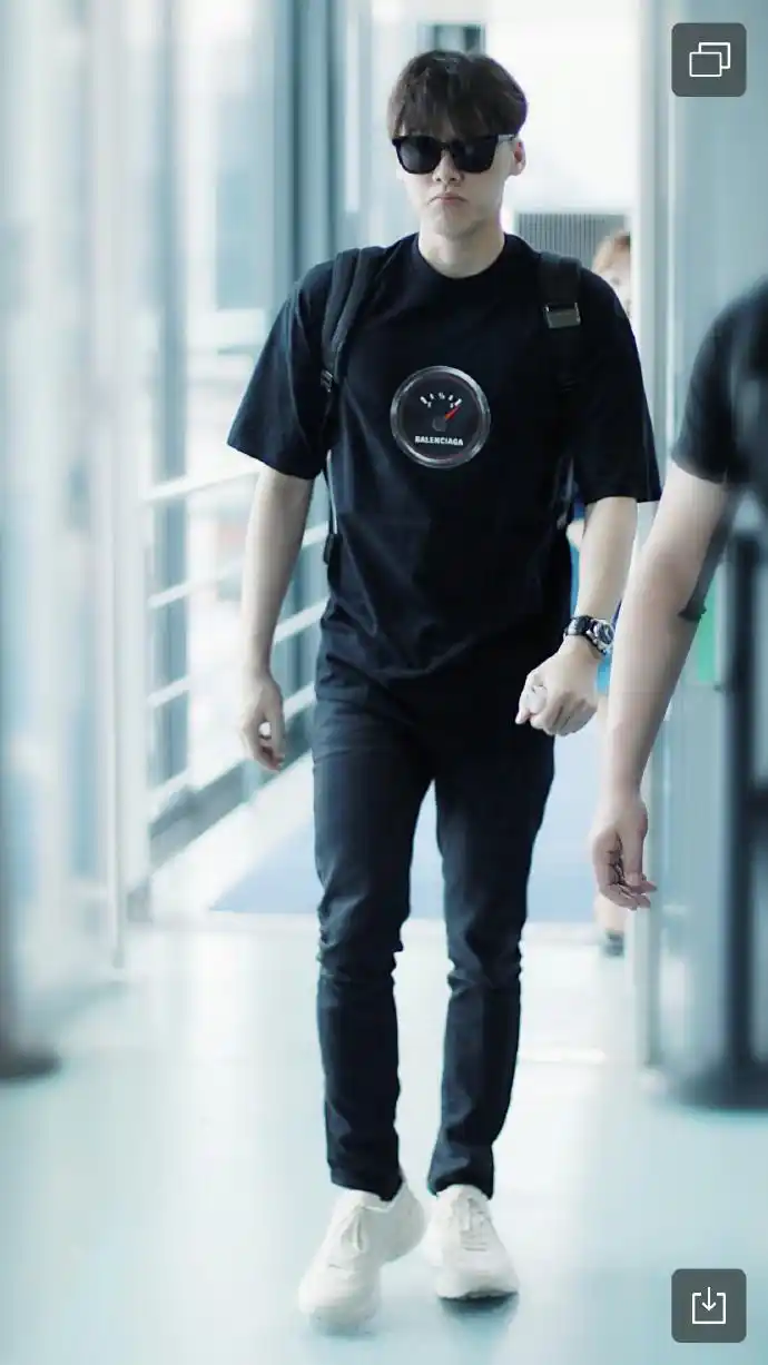 李易峰机场造型科普 低调休闲不失时尚品味