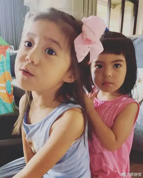 林心如晒女儿正面照,颜值不输赵薇和贾静雯的女儿