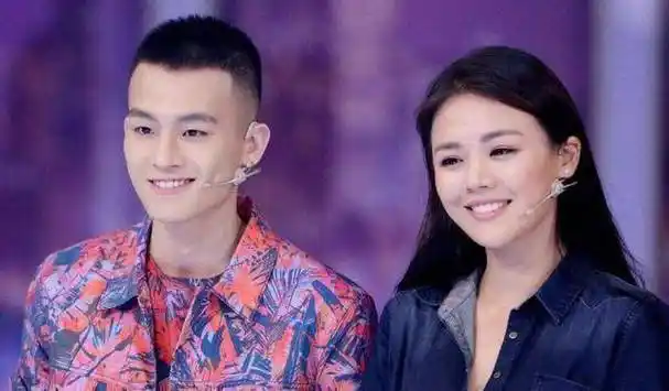 苏有朋庆祝《左耳》5周年,陈都灵感叹自己还是新人,别人已大红_欧豪