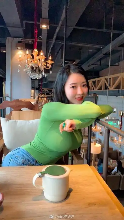 被刘强东带火的"奶牛妹妹"蒋聘婷:丰乳肥臀蜂腰!