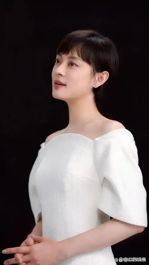 热点引擎计划#孙俪与邓超的豪宅位于北京的一处幽静地带,这座四层