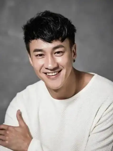 何润东娶了柜姐,婚后7年无子无女,妻子却美若天仙