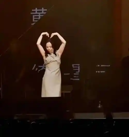 断情绝爱的乐坛丑女黄绮珊怎么越来越美了