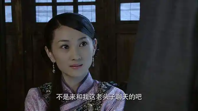 围屋里的桃花:夏禾拿钱求县长办事,哪料县长不要钱,竟抓她的手-影视综