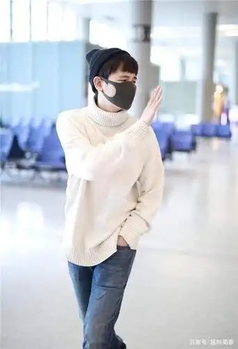 胡先煦拒收礼物获赞,何炅差点翻车回应收粉丝应援金条:明确拒绝