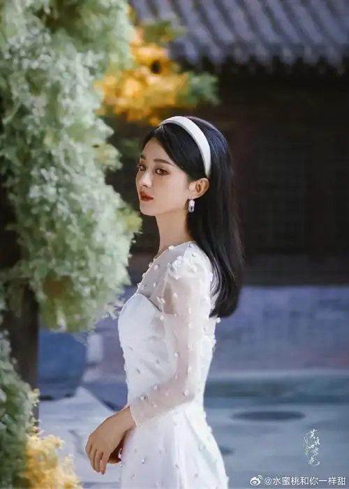 赵丽颖白色发箍##赵丽颖白色仙女裙造型##赵丽颖金鹰奖宣传花絮
