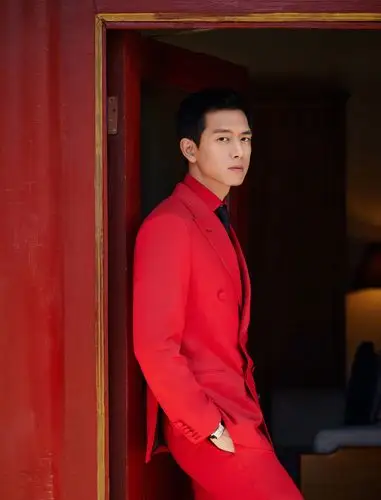李现红色西装造型精致帅气的现男友