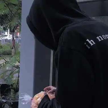 低头男生头像冷酷帅气高清图片