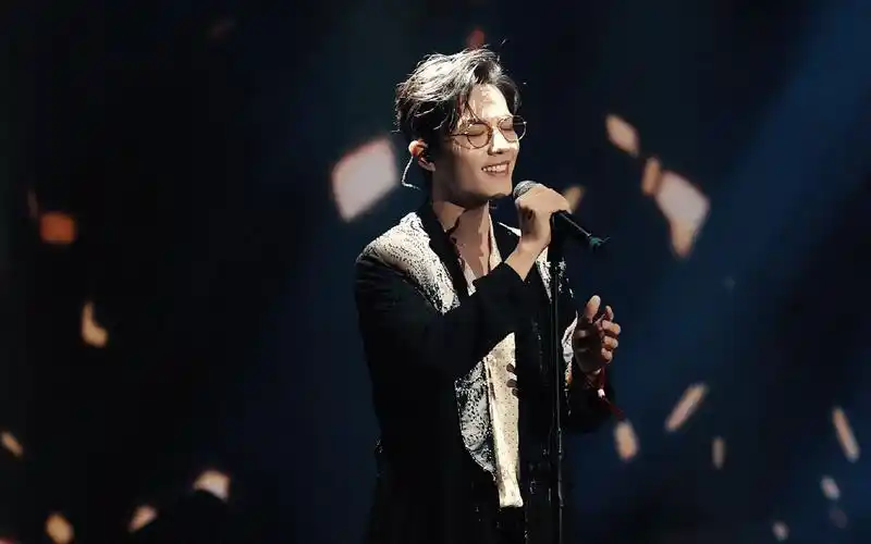 【肖战】191116芭莎明星慈善夜 《满足》直播版,主唱大人大背头a爆