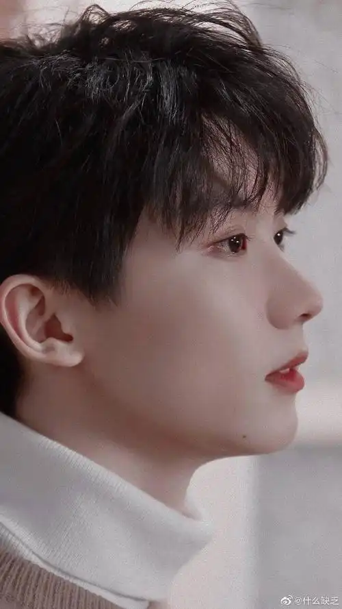 马嘉祺超话喜欢香的 帅的 好看的无敌的马嘉祺侧脸 直鼻万岁@时代少年