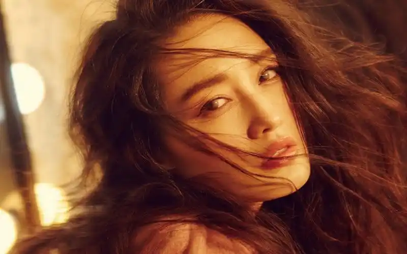 李沁封面写真高清桌面壁纸