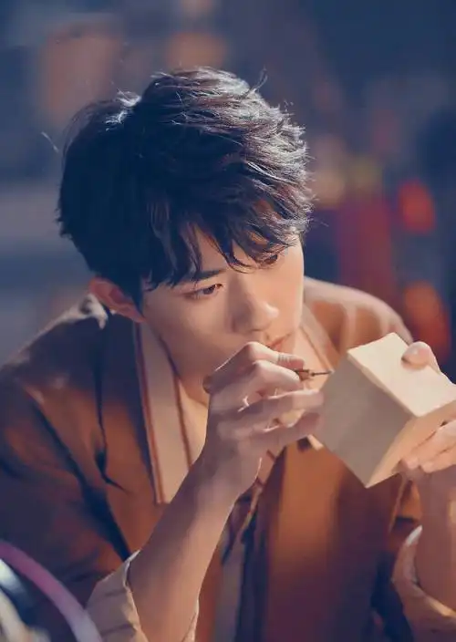 易烊千玺神仙颜值1千纸鹤1帝国